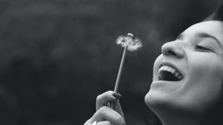 Autoconfianza para el éxito: 5 frases para potenciar tu autoestima y lograr tus metas, según Harvard