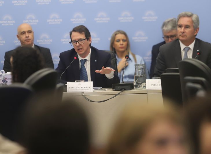 Bartolomé Abdala, Carlos Guberman y Pablo Quirno durante el debate del Presupuesto 2025 en Diputados.