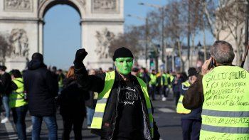 los chalecos amarillos volvieron a protestar en un mes clave para el movimiento