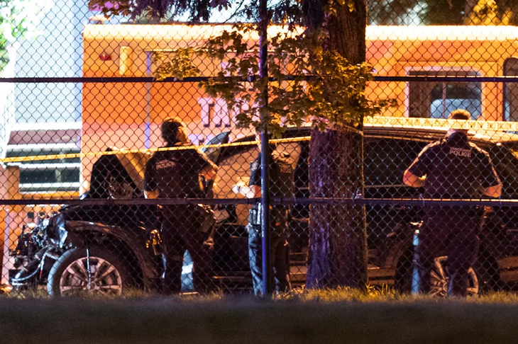 En la primera rueda de prensa posterior al incidente, el jefe en funciones de la Policía de Vancouver, Steve Rai, identificó al detenido como un hombre de unos 30 años, residente de la ciudad y con antecedentes conocidos por las fuerzas de seguridad. 