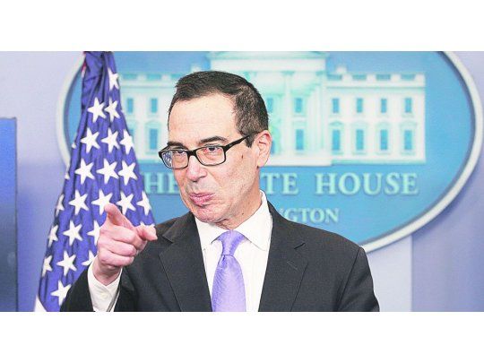 ideólogo. El secretario del Tesoro, Steven Mnuchin, admitió que se debe evaluar la posibilidad de bonos a muy largo plazo.