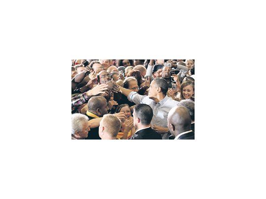 Barack Obama se encontró con partidarios el fin de semana, como los que lo saludaron el sábado en Minneapolis, Minnesota. Esta semana tiene previsto visitar al menos cuatro estados con resultado incierto.