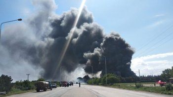 Incendio en una fábrica de solventes en Rosario.