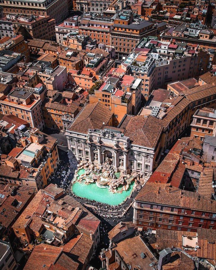 Vista aérea de la fuente, un emblema de la capital italiana. Vista aérea de la fuente, un emblema de la capital italiana.