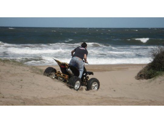 La mujer más complicada presenta traumatismo de cráneo con pérdida de conocimiento y una lesión en la columna con compromiso lumbar.