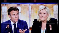 El presidente francés, Emmanuel Macron, y la candidata de extrema derecha, Marine Le Pen, durante el debate.
