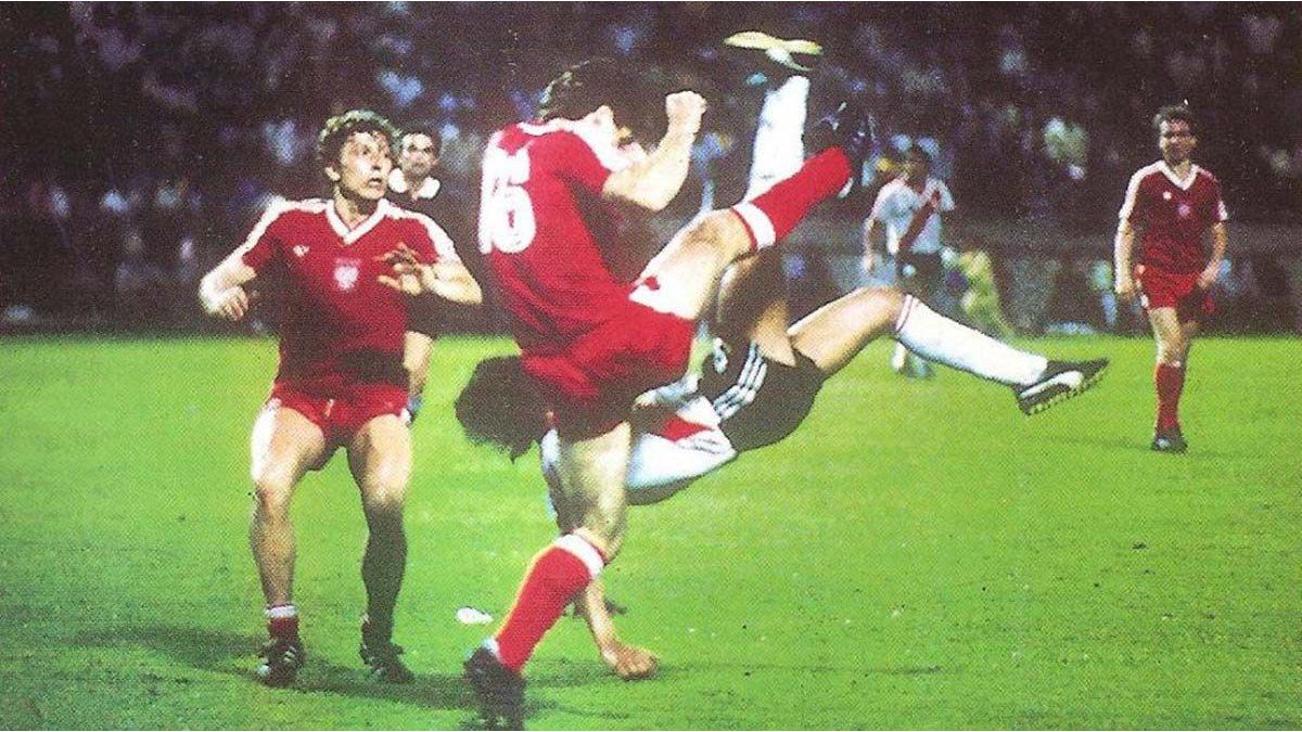 Movie: 39 years after the Chilean goal of Enzo Francescoli to Poland that is still alive in the history of River