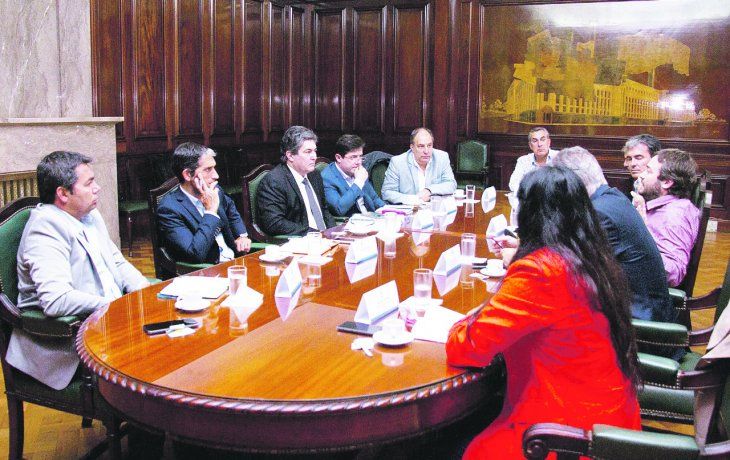 Sin definiciones en cumbre de Nación con distritos petroleros
