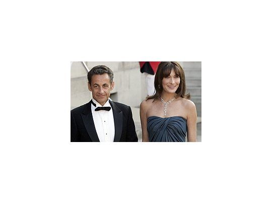 Carla Bruni junto a su esposo Nicola Sarkozy, presidente de Francia.