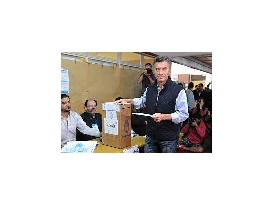 Mauricio Macri se sacó una autofoto en el cuarto oscuro.