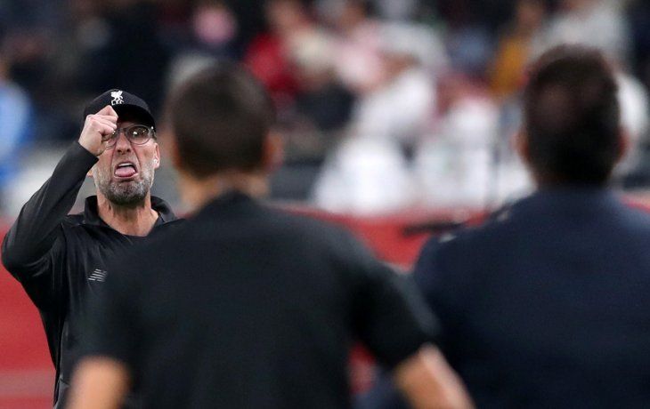 Antonio Mohamed pidió amarilla para un jugador de Liverpool, Jurgen Klopp reaccionó y la situación se vio en todo el mundo.