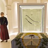 Continúa la polémica por el sable corvo de San Martín. Continúa la polémica por el sable corvo de San Martín.