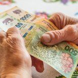 Buena parte de los argentinos tuvo que recurrir a los afectos más cercanos para afrontar sus consumos habituales. Buena parte de los argentinos tuvo que recurrir a los afectos más cercanos para afrontar sus consumos habituales.