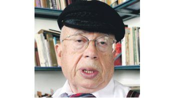 El poeta chileno Gonzalo Rojas, Premio Cervantes en 2003, deja una vasta y rica obra poética. Surrealista socialista, estuvo exiliado de Chile durante la dictadura de Augusto Pinochet.