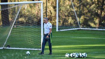 Tite piensa en cómo ganarle a Argentina.