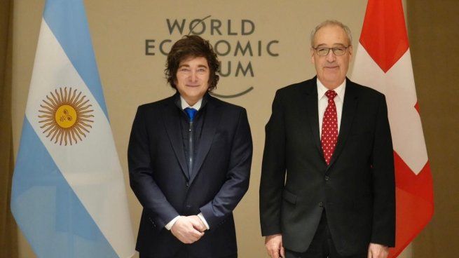 El presidente Javier Milei saludó a su par de la Confederación Suiza, Guy Parmelin, en el Centro de Convenciones de Davos-Klosters.