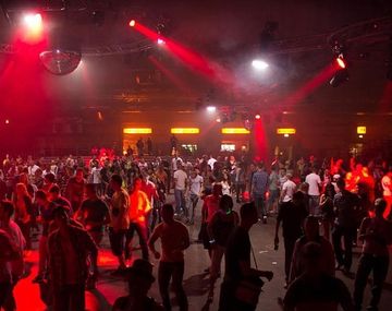 Berlín abre discotecas para vacunados y curados de Covid-19