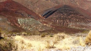 Los volcanes gemelos de La Poma, a 3.534 metros sobre el nivel del mar.
