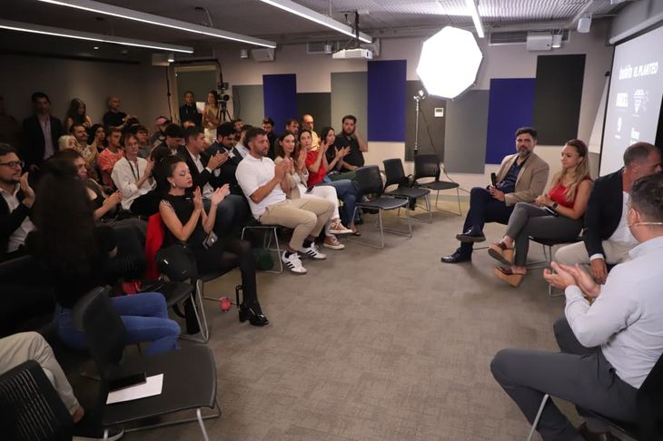 El evento fue pionero y fueron muchos los interesados que se acercaron para formar parte del público. El evento fue pionero y fueron muchos los interesados que se acercaron para formar parte del público.