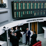 Con un escenario de oferta restringida, reservas bajas y fuerte participación financiera, el cobre consolida su lugar como activo clave en la Bolsa de Metales de Londres (LME). Con un escenario de oferta restringida, reservas bajas y fuerte participación financiera, el cobre consolida su lugar como activo clave en la Bolsa de Metales de Londres (LME).