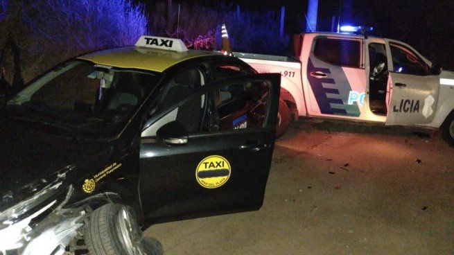 Un menor robó un taxi en Mar del Plata, chocó contra un patrullero y terminó detenido