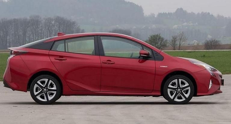 Toyota llama a revisión 2,4 millones de vehículos híbridos