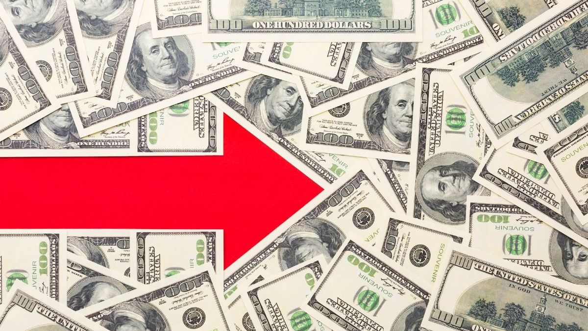 The dollar closed stable and consolidated near The dollar closed stable and consolidated near