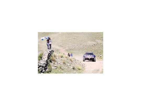 El príncipe Nasser Al-Attiyah tuvo muchos problemas con el motor de su Boggie y debió abandonar.