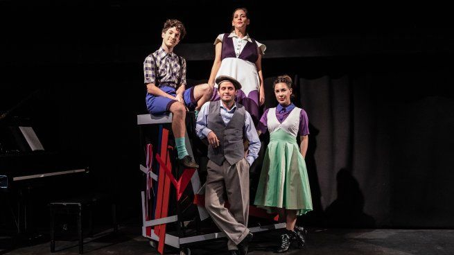 Mariano Magnífico, Flavia Pereda, Julián Pucheta y Déborah Turza protagonizan Al bárbaro le doy paz.&nbsp;