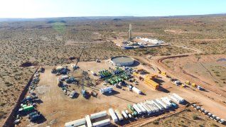 Vaca Muerta. El salto exportador depende de que se materialicen las inversiones en transporte y evacuación, de una mayor previsibilidad macroeconómica y de un acceso al financiamiento más competitivo, dijo Leonardo De Lella. Vaca Muerta. El salto exportador depende de que se materialicen las inversiones en transporte y evacuación, de una mayor previsibilidad macroeconómica y de un acceso al financiamiento más competitivo, dijo Leonardo De Lella.