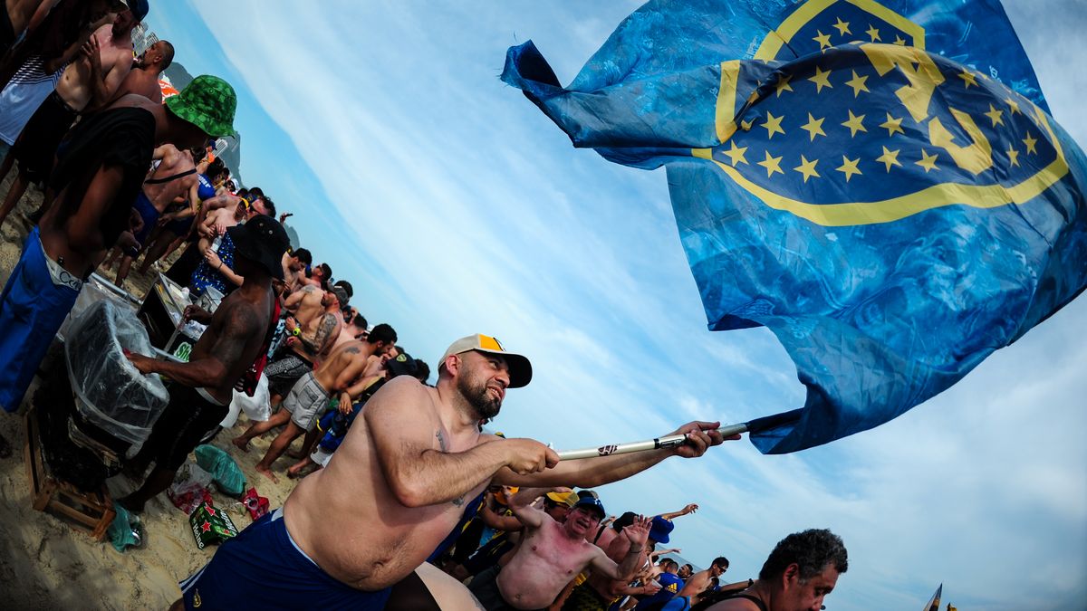 Rio de Janeiro, blue and gold: colossal flag from Boca fans