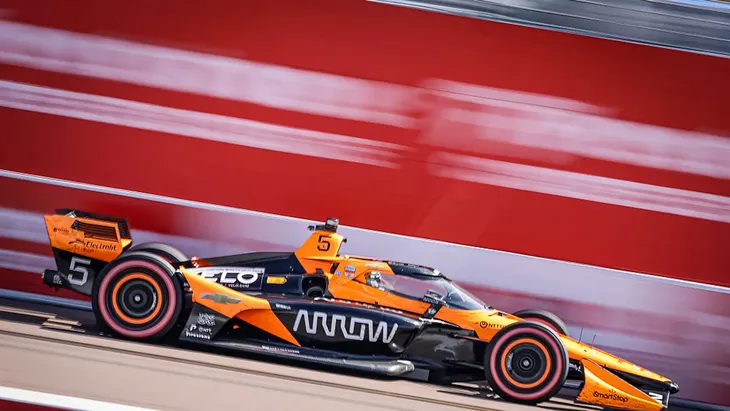 El Arrow McLaren de Patricio O'Ward en acción. Este fin de semana el mexicano correrá la ronda callejera en Detroit, un circuito en el Downtown. El Arrow McLaren de Patricio O'Ward en acción. Este fin de semana el mexicano correrá la ronda callejera en Detroit, un circuito en el Downtown.