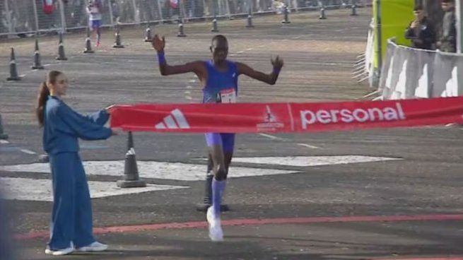 Un atleta de Kenia ganó la Maratón de Buenos Aires.