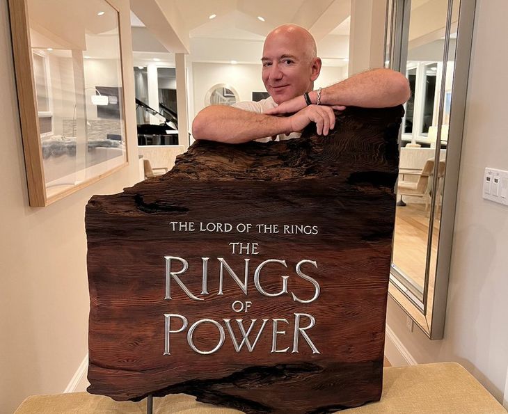 Jeff Bezos attended the premiere of the prequel to “The Lord of the Rings”