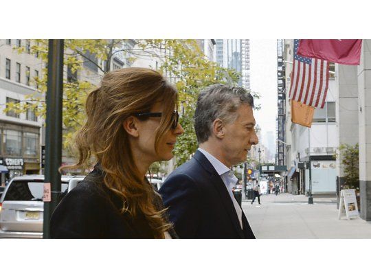 Desembarco. Mauricio Macri y Juliana Awada, a su arribo al hotel que los aloja en New York.