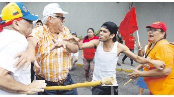 ámbito.com | Enfrentados.  Durante la desmovilización se produjeron incidentes entre chavistas y manifestantes de la oposición.