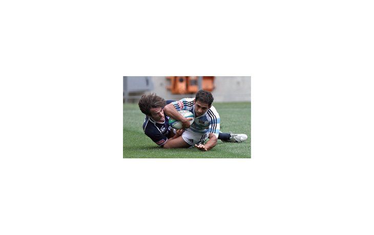 ámbito.com | El Demonio. El cordobés Gastón Revol es derribado por la marca escocesa. Argentina tuvo una flojísima actuación en tierras sudafricanas.