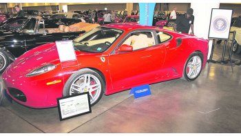 Los más buscados. El cuadro de Andy Warhol y la Ferrari roja perteneciente a Trump.