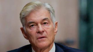 Oz aparece varias veces en los archivos, incluyendo correos de enero y febrero de 2016. Oz aparece varias veces en los archivos, incluyendo correos de enero y febrero de 2016.