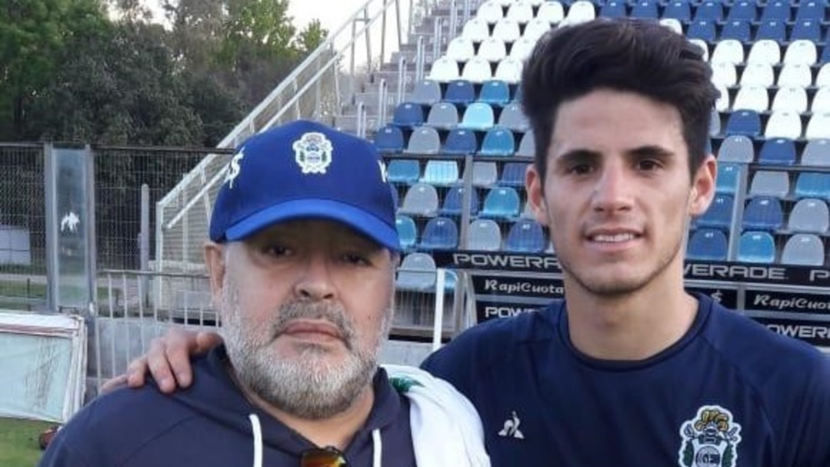He is the son of a historic goalscorer, he was coached by Maradona and now he is a real estate agent.