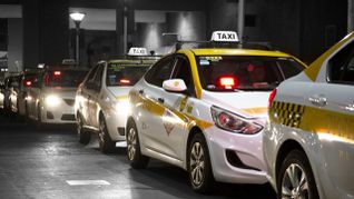 Las tarifas del taxi aumentaron este jueves después de 13 meses y desde el gremio señalaron que se trata de un ajuste prácticamente intrascendente. Las tarifas del taxi aumentaron este jueves después de 13 meses y desde el gremio señalaron que se trata de un ajuste prácticamente intrascendente.