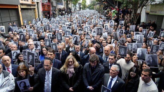 Javier Milei participó del acto en conmemoración del 32° aniversario del atentado perpetrado contra la AMIA