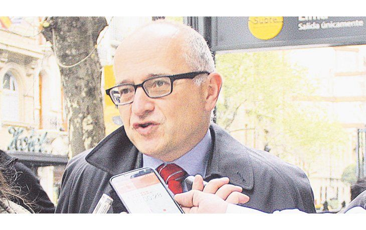 ámbito.com | Cardarelli. El enviado de Christine Lagarde tuvo ayer un breve bautismo con la prensa argentina al salir de una reunión con la UIA. Foto: Mariano Fuchila.