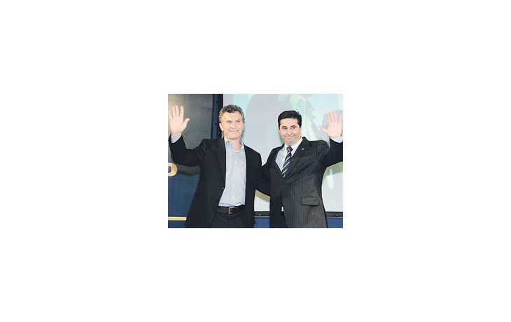 ámbito.com | Campañas. Además de los cierres de hoy, Mauricio Macri ayer apadrinó a Daniel Angelici para presidente de Boca Juniors, en un acto de la Agrupación Dale Boca, en el barrio de Montserrat.
