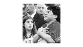 ámbito.com | Emoción de Maradona en homenaje