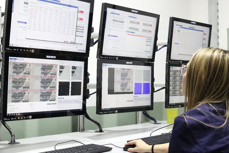 El sistema de control de billetes se hace en tiempo real. El sistema de control de billetes se hace en tiempo real.