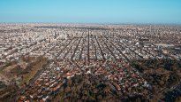 Vista aérea de parte del Paque Saavedra y la geografía oval de este punto del norte de CABA próximo con la Avenida General Paz