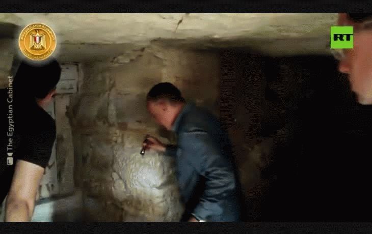 Las tumbas fueron encontradas en el interior de un pozo en un lugar sagrado