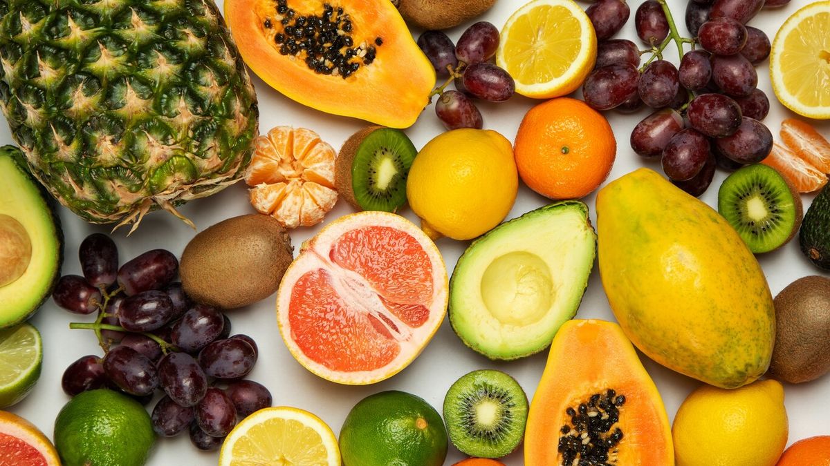 These are the 5 fruits you have to avoid after dinner and before going to sleep, according to a doctor