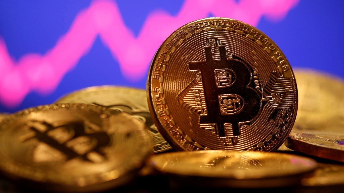 Cryptocurrencies fly: Bitcoin recovers $44,000 and altcoins jump up to 10%